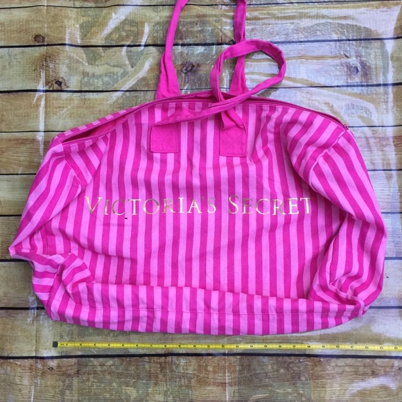 Victoria's Secret Handbags - 4/$25 🌺 Victoria’s Secret Classic Pink Tote